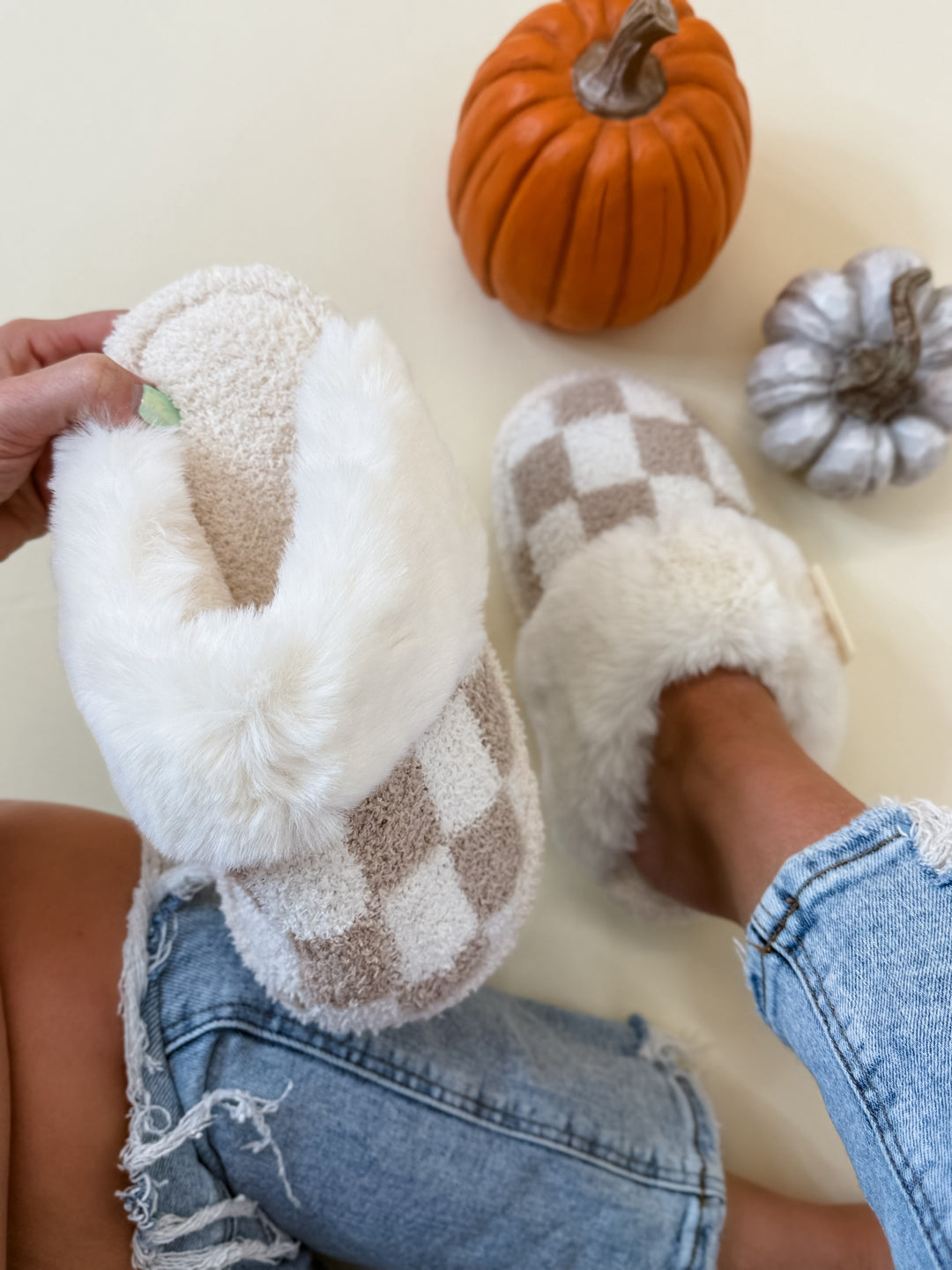 CHECKERED PATTERN FAUX FUR SOFT SLIPPERS- Beige