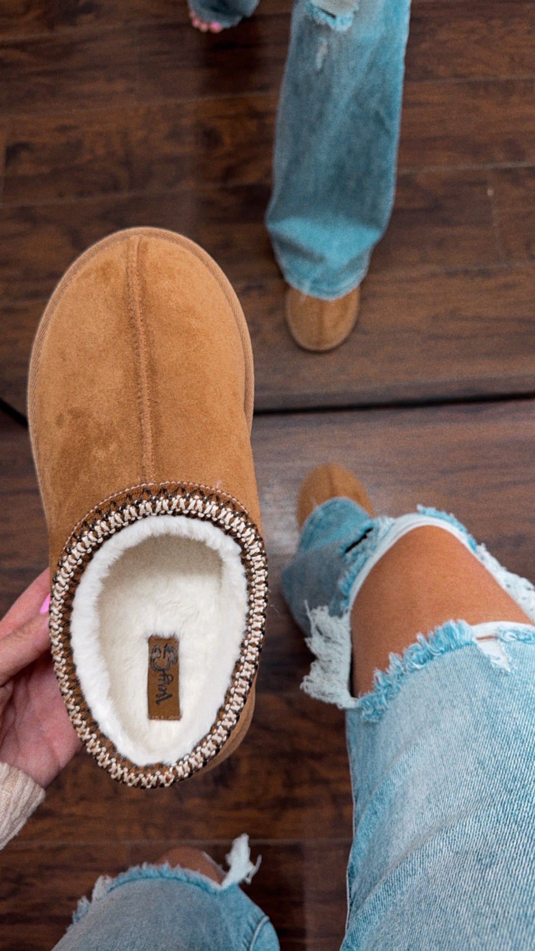 Stay Cozy Chestnut Slip on - Very G