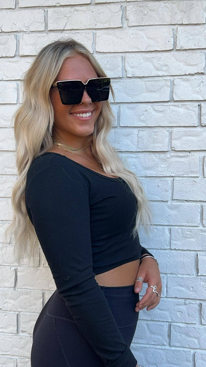 DAX LARK in Black