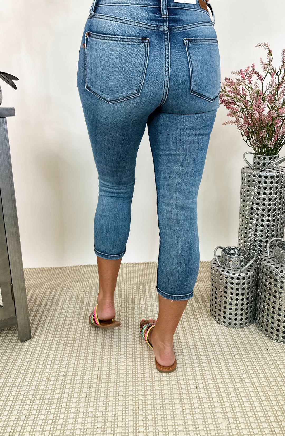 JUDY BLUE Contrast Mid Rise Capris