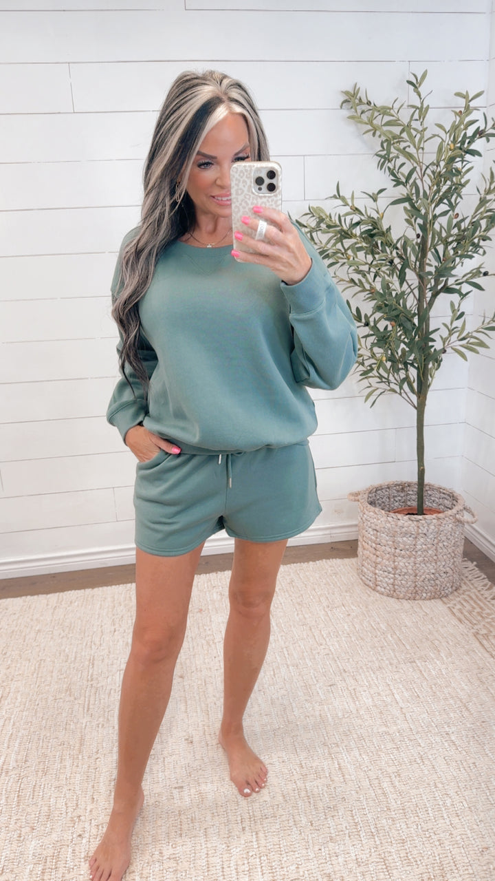 OFF DUTY CREWNECK SHORT SET