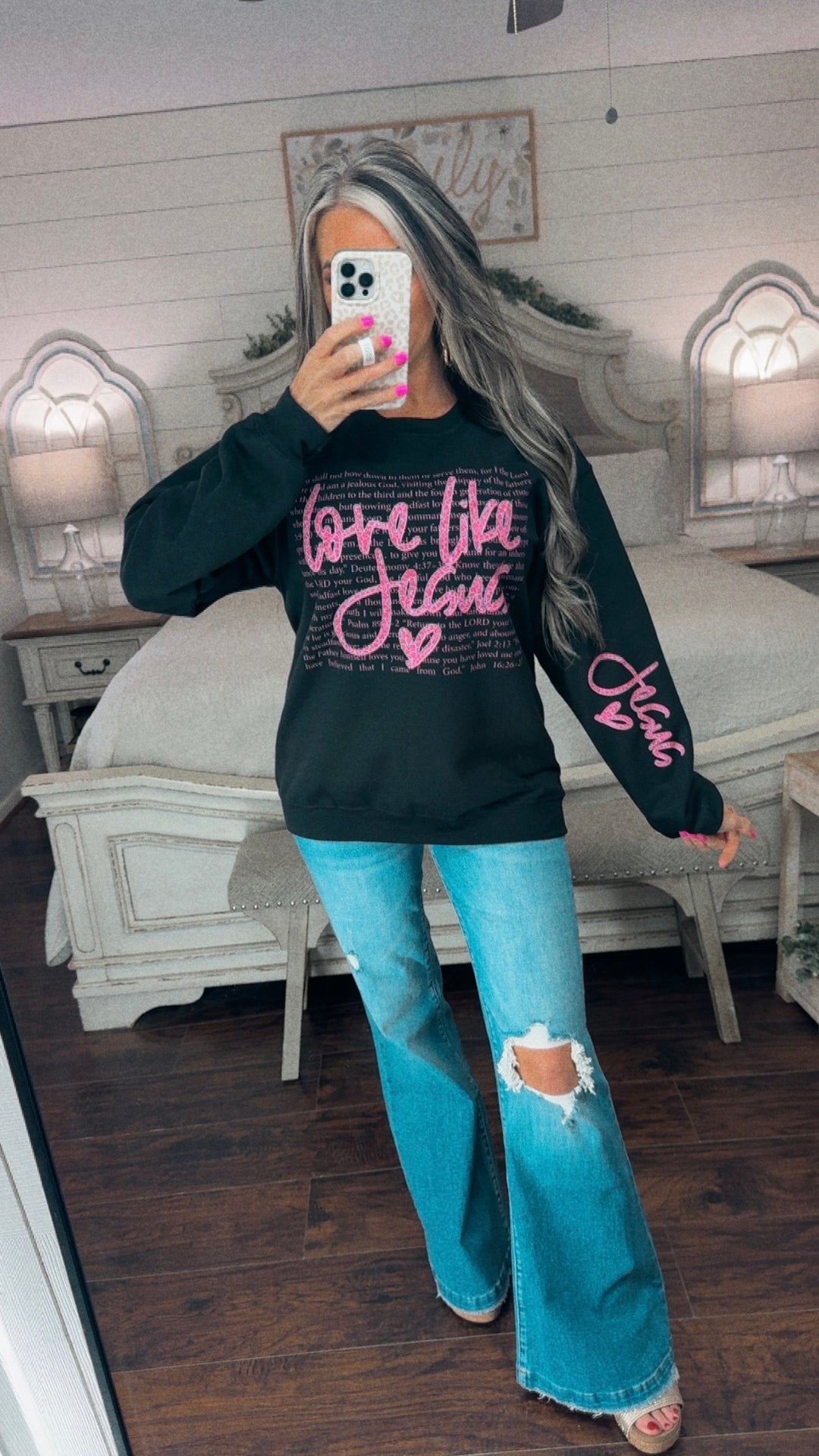Love Like Jesus Graphic Sweatshirt