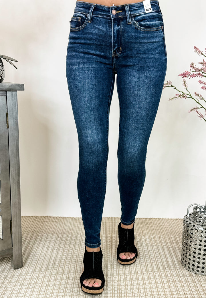 Judy Blue Everyday Essential  Mid-Rise Jeans