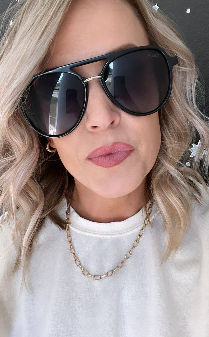 Earhart: Black Sunglasses